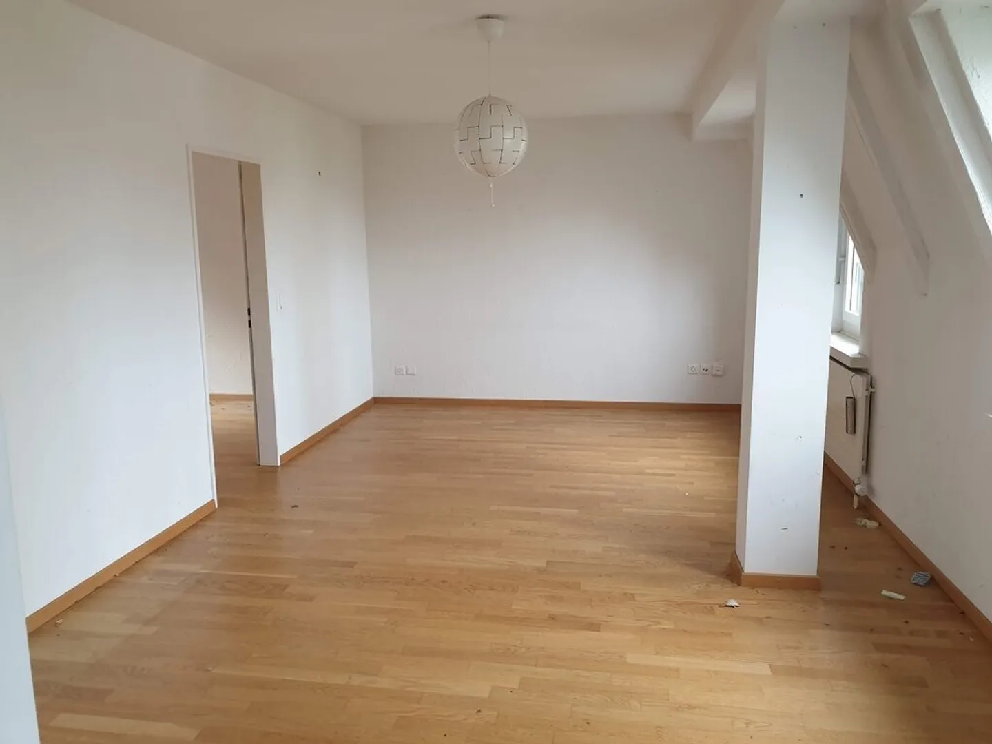 Appartamento recentemente ristrutturato in città, proprio accanto alla stazione / piazza del mercato Oerlikon! - Foto 3 di 8