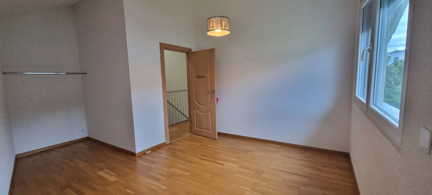 Elegante villa con un appartamento indipendente di 2 stanze - Foto 7 di 28