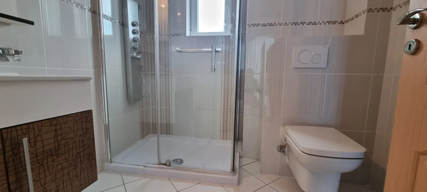 Elegante villa con un appartamento indipendente di 2 stanze - Foto 15 di 28