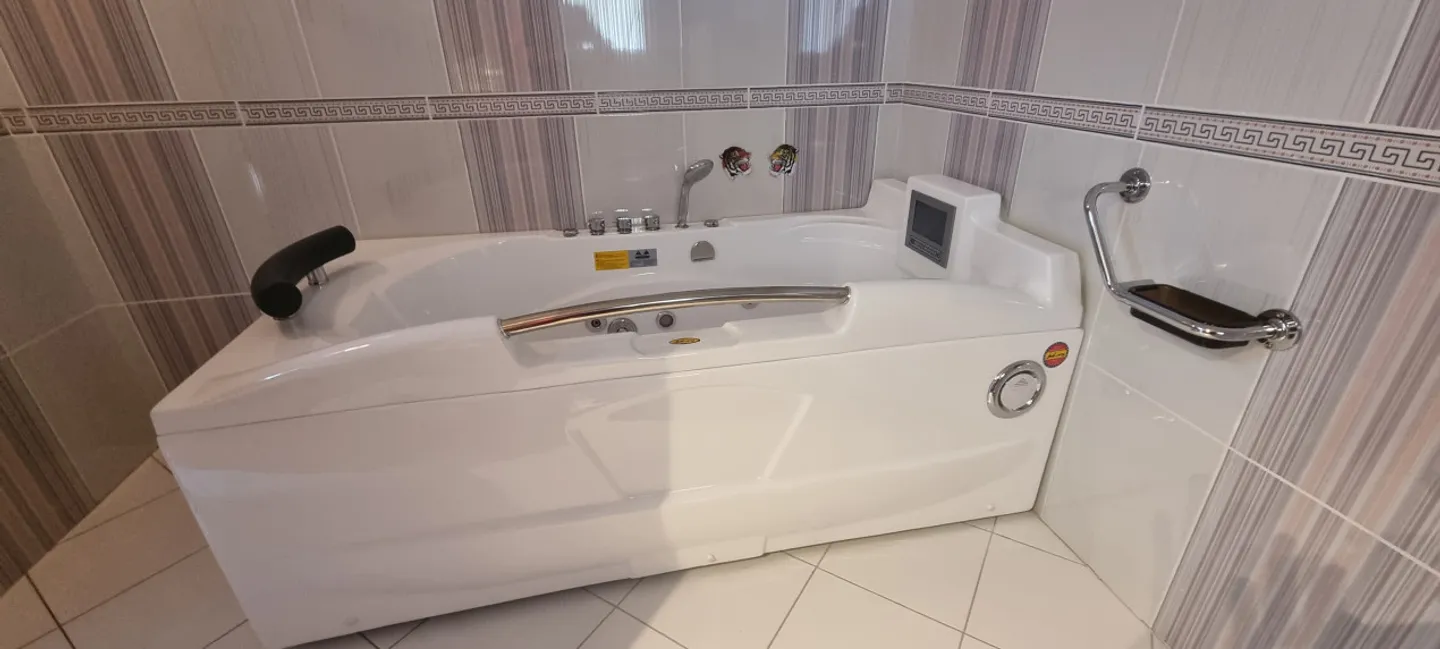 Elegante villa con un appartamento indipendente di 2 stanze - Foto 8 di 28