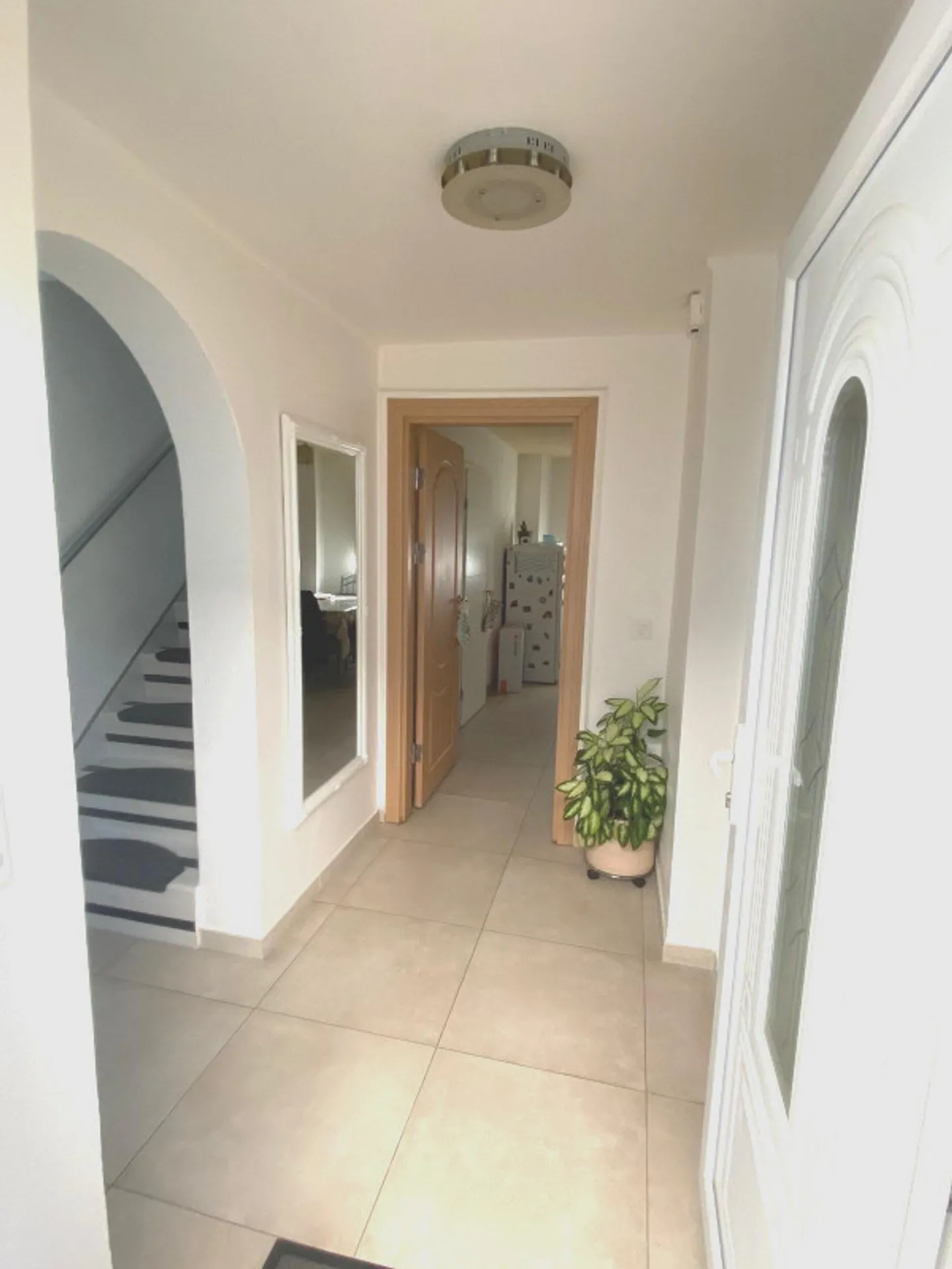 Elegante villa con un appartamento indipendente di 2 stanze - Foto 2 di 28