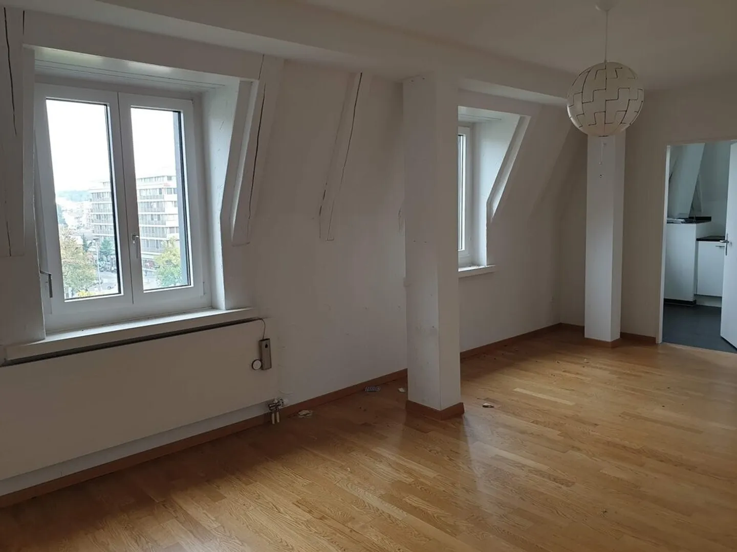 Appartamento recentemente ristrutturato in città, proprio accanto alla stazione / piazza del mercato Oerlikon! - Foto 4 di 8