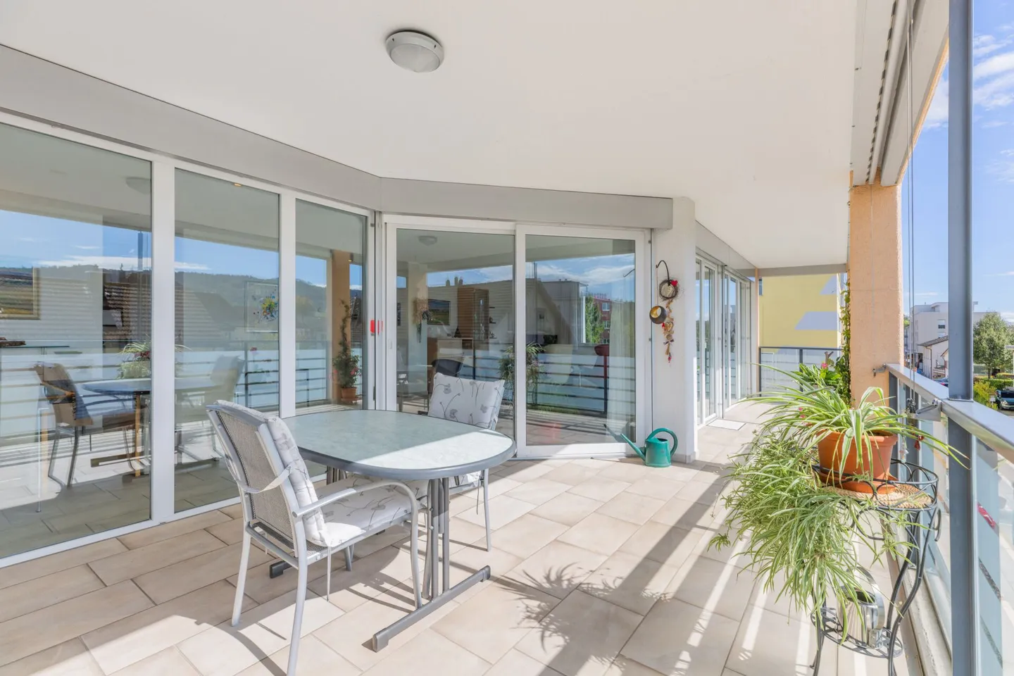 Well-maintained and spacious condominium in the heart of Wettingen - Photo 2 of 12
