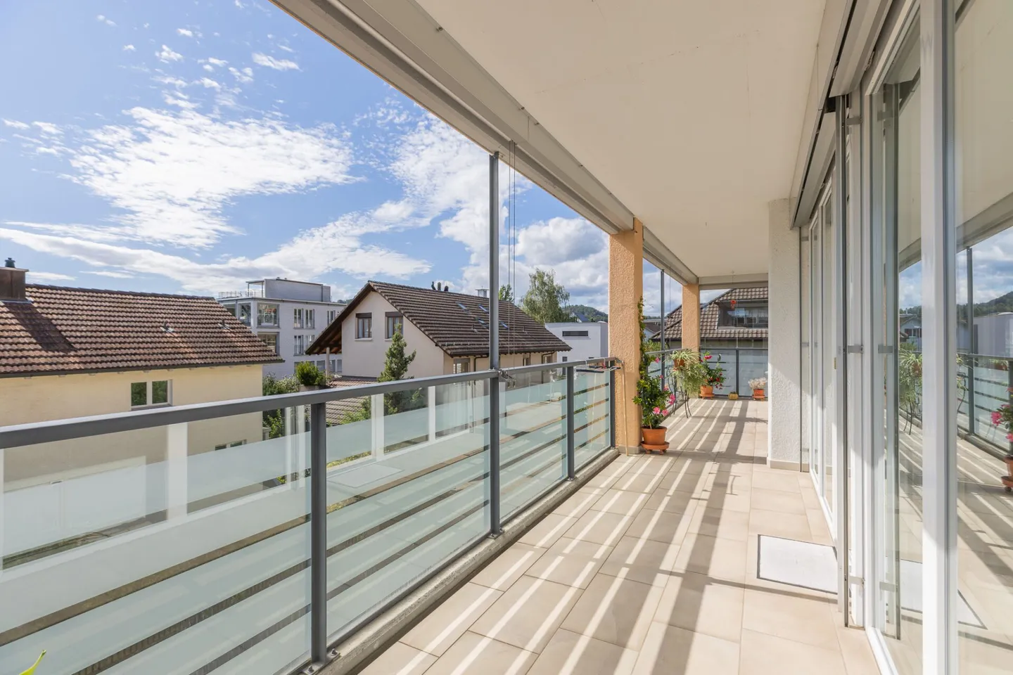 Well-maintained and spacious condominium in the heart of Wettingen - Photo 3 of 12