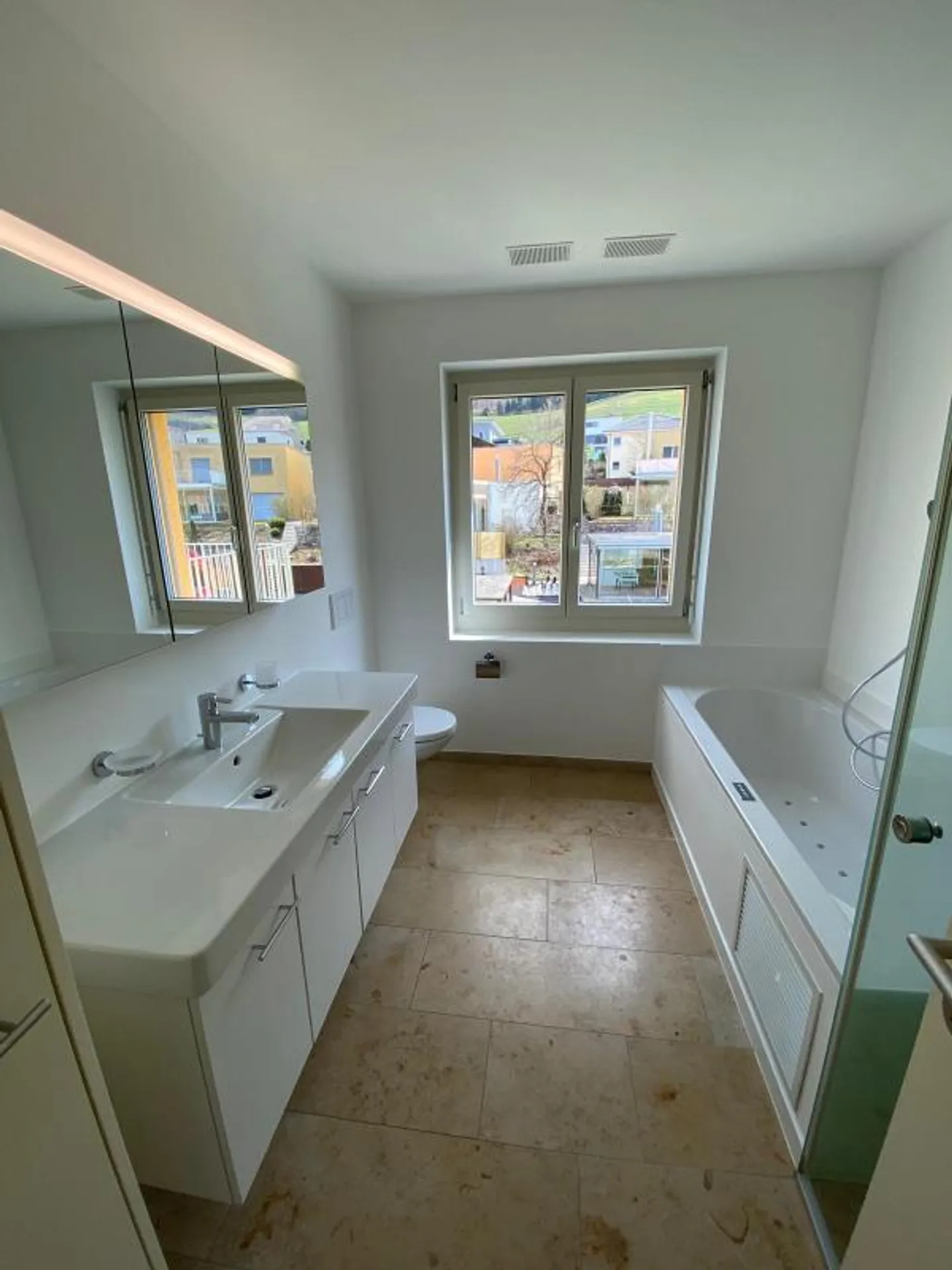 6.5 Room Single Family House with 50m2 Large Additional Cellar Space - Photo 10 of 10