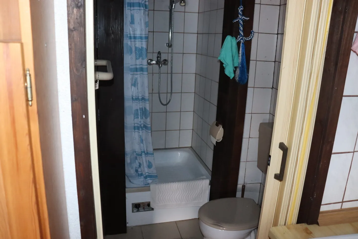 Rustic 2.5-Room Cottage with Charm and Large Plot! - Photo 3 of 6