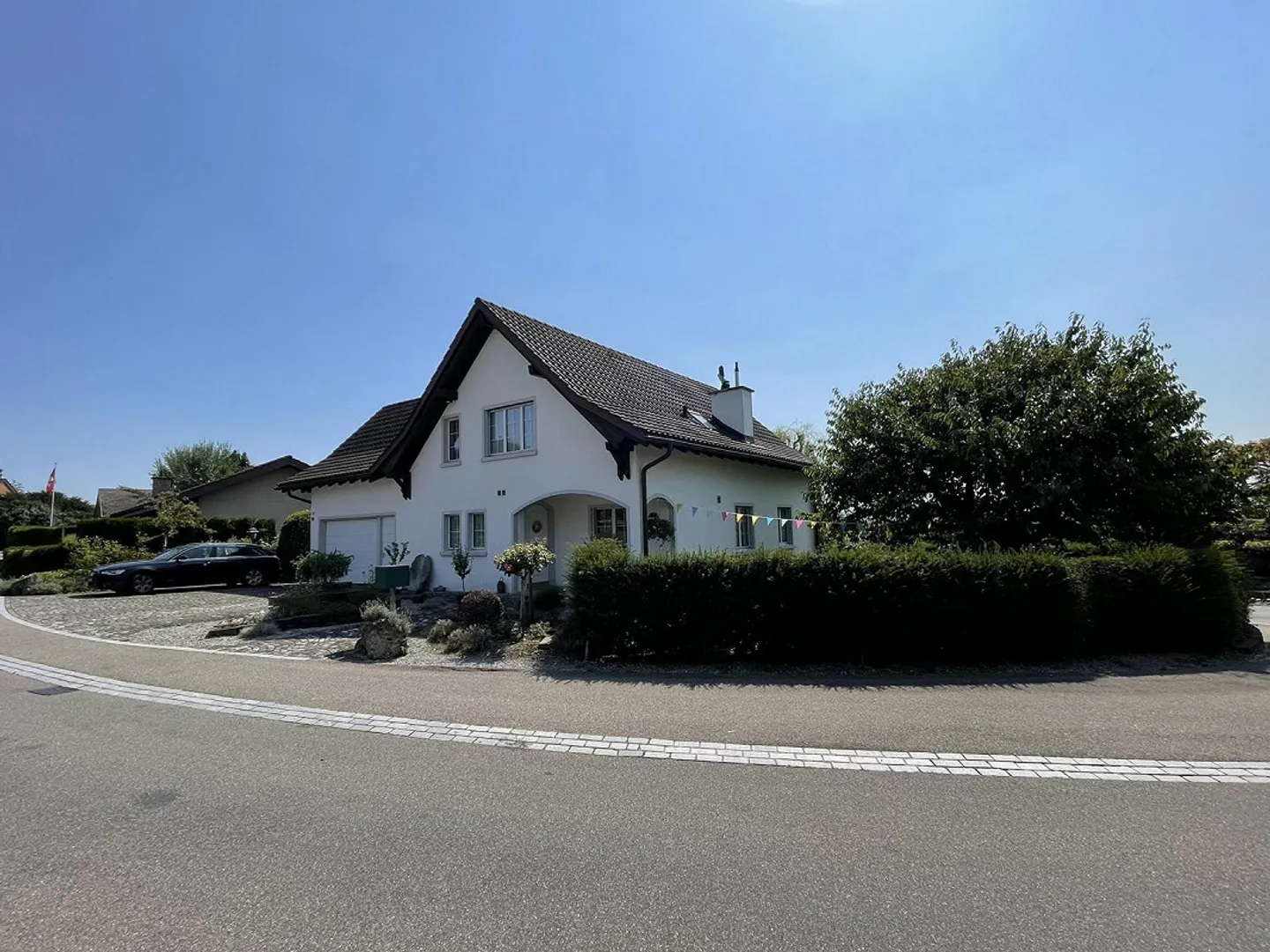 6½ Room Single-Family House in Preferred Residential Area - Photo 2 of 14