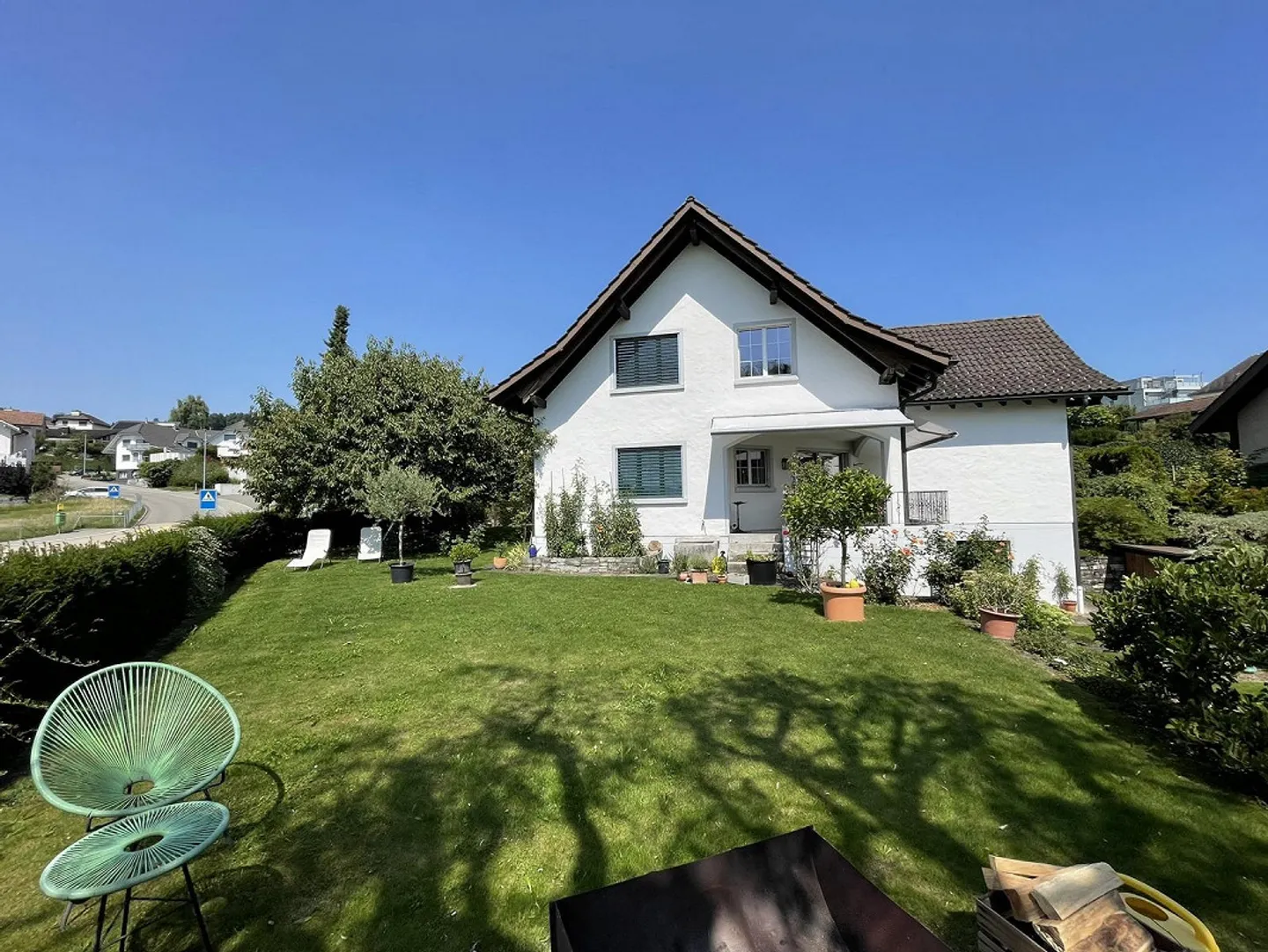 6½ Room Single-Family House in Preferred Residential Area - Photo 3 of 14