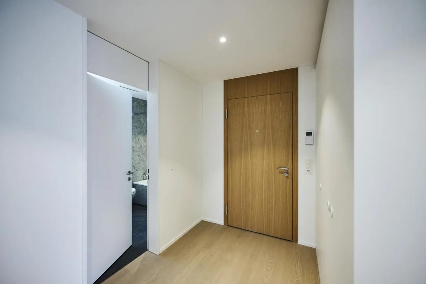 Exclusive 3.5-room penthouse apartment with large terrace / Free move - Photo 2 of 9
