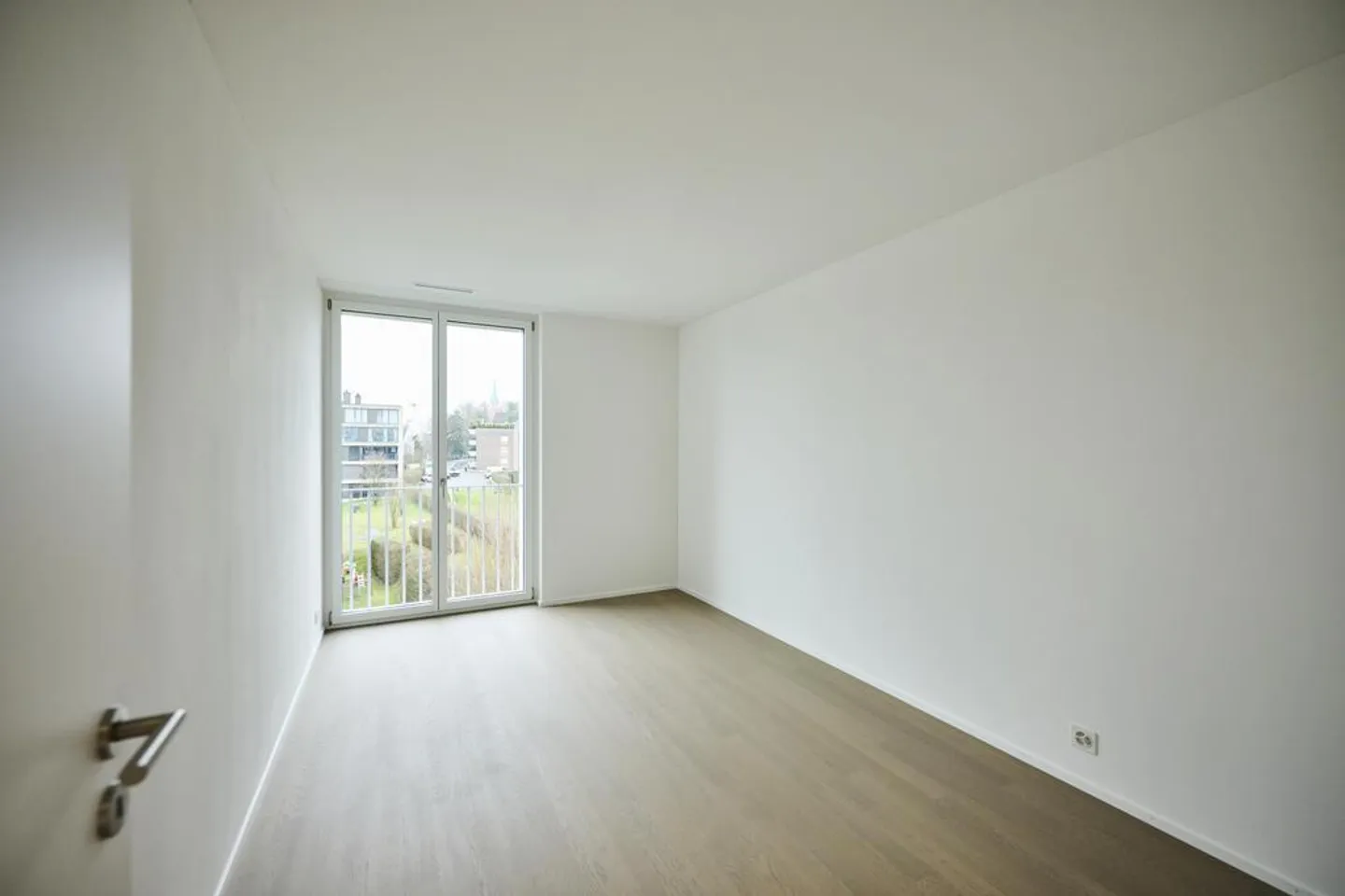 Exclusive 3.5-room penthouse apartment with large terrace / Free move - Photo 6 of 9