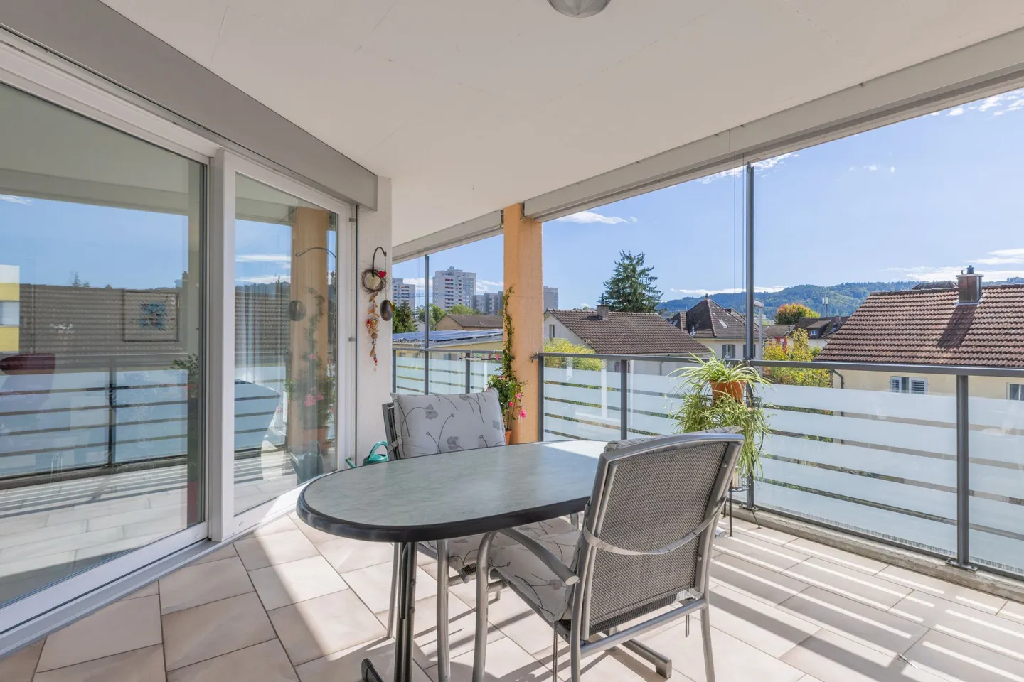Well-maintained and spacious condominium in the heart of Wettingen - Photo 4 of 12