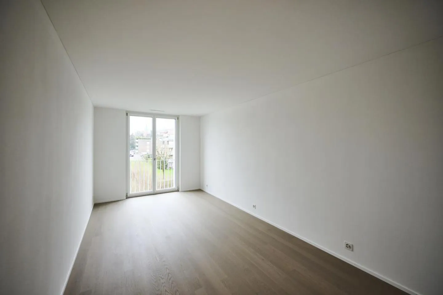 Exclusive 3.5-room penthouse apartment with large terrace / Free move - Photo 7 of 9