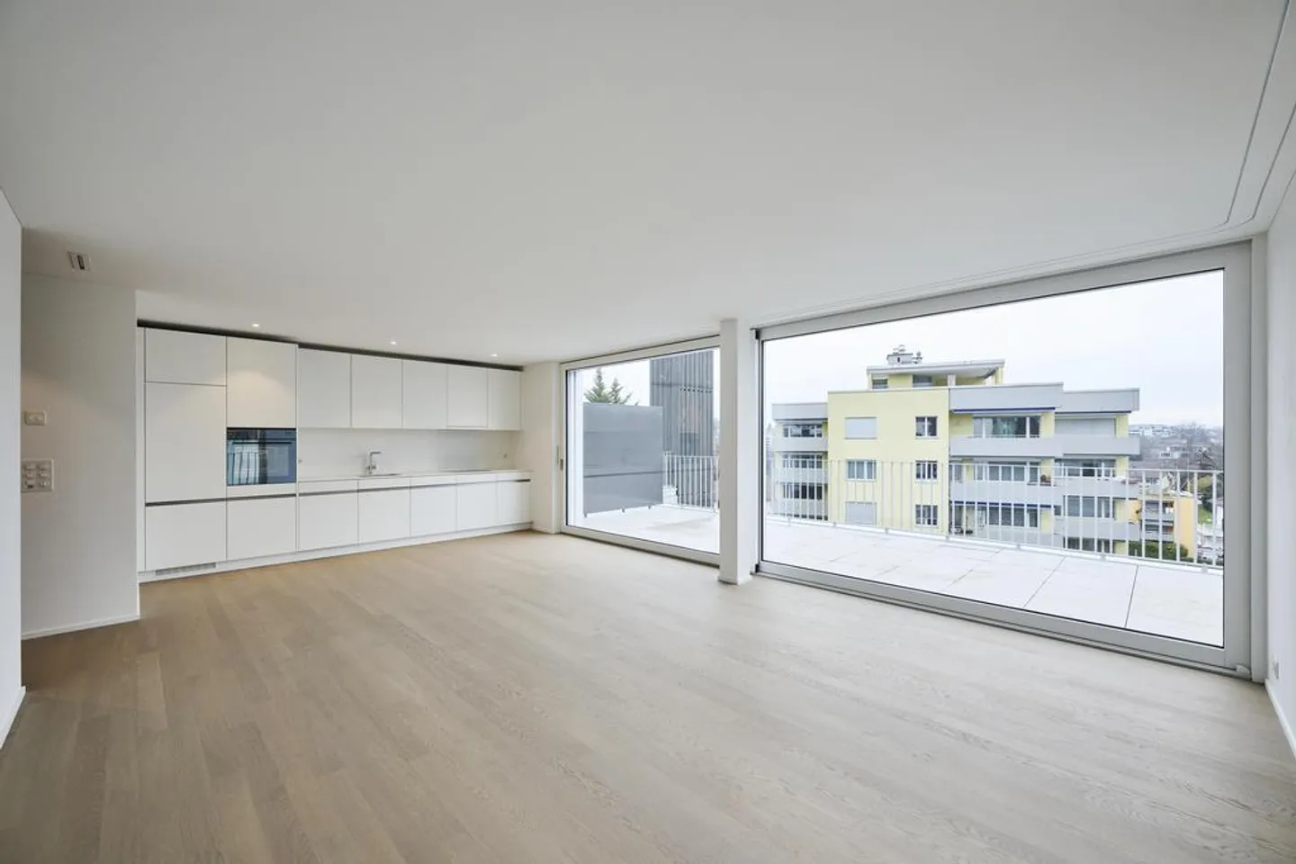 Exclusive 3.5-room penthouse apartment with large terrace / Free move - Photo 4 of 9