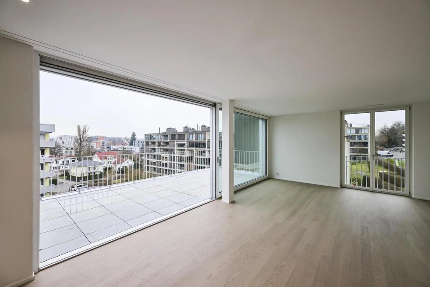 Exclusive 3.5-room penthouse apartment with large terrace / Free move - Photo 5 of 9