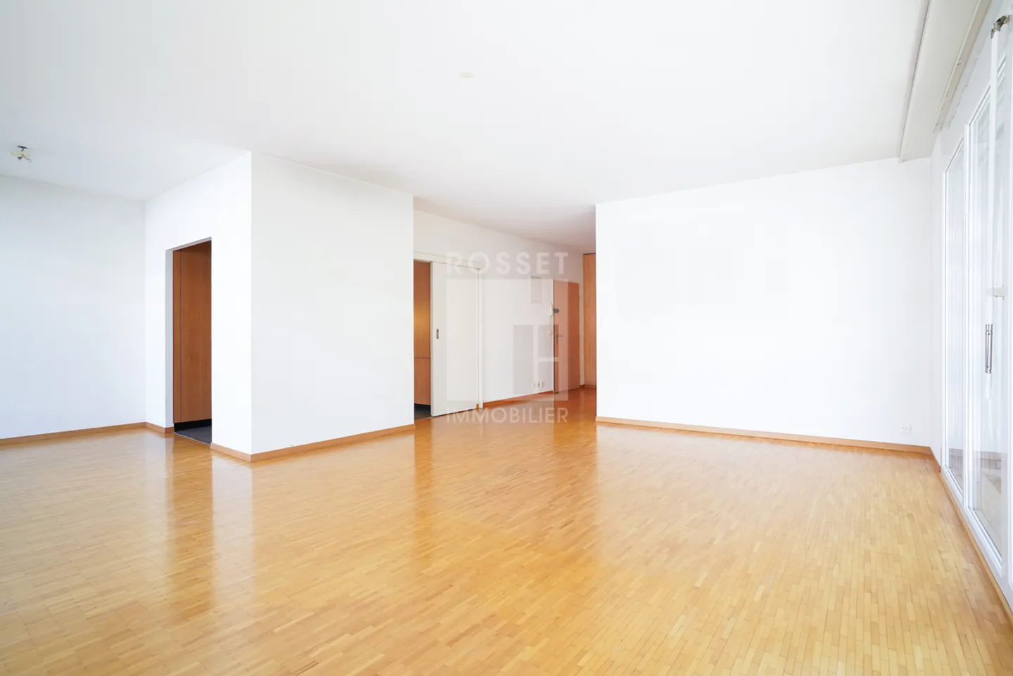 En Exclusivité : Beau 6 pièces avec une grande terrasse en pignon - Photo 2 sur 13