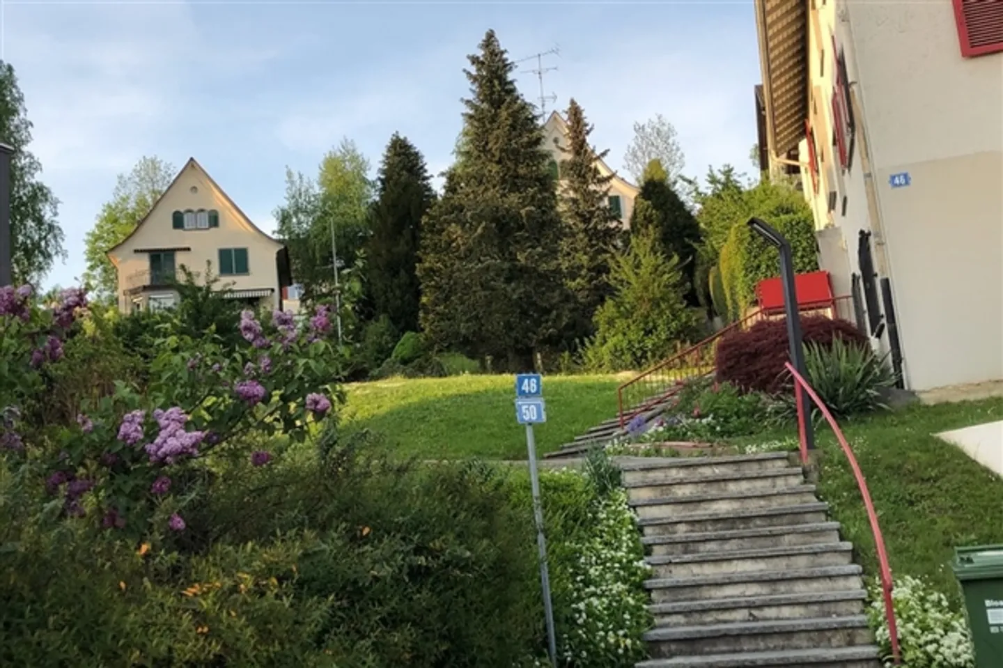 BALCON ENSOLEILLÉ AVEC VUE SUR LE UETLIBERG - Photo 6 sur 9