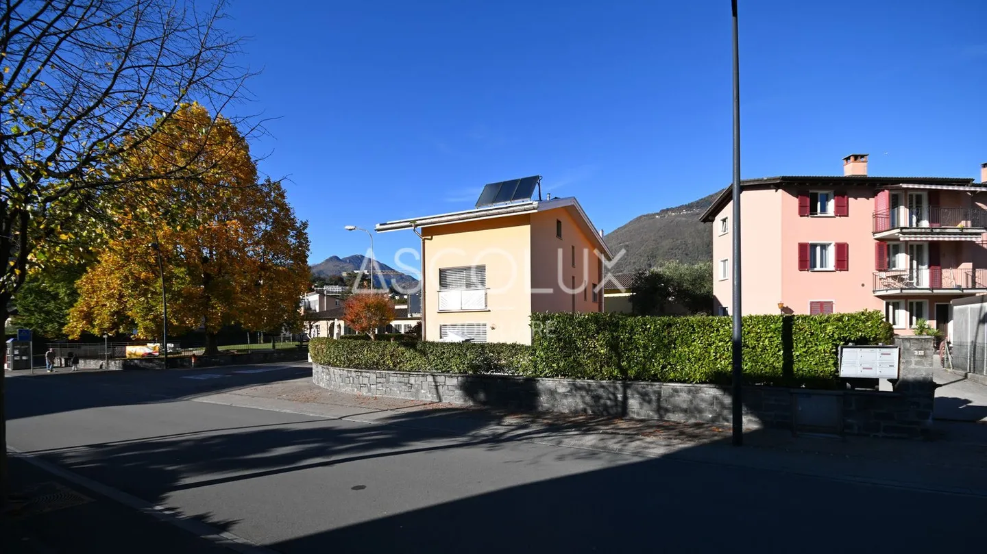 Semi-Detached House with 3.5 and 4.5 Room Apartments and Large Storage/Hobby Rooms - Photo 4 of 24