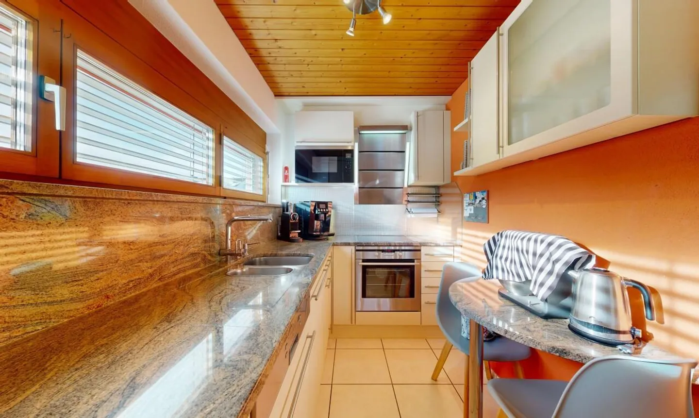 Casa angolare in una posizione tranquilla - Foto 3 di 11