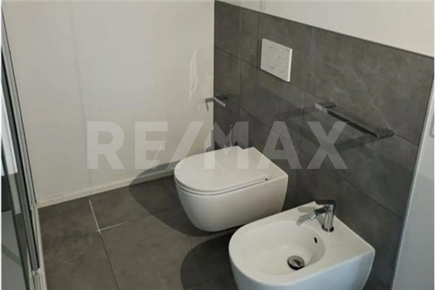 Appartamento moderno di 2,5 locali con giardino e parcheggio - Foto 5 di 10