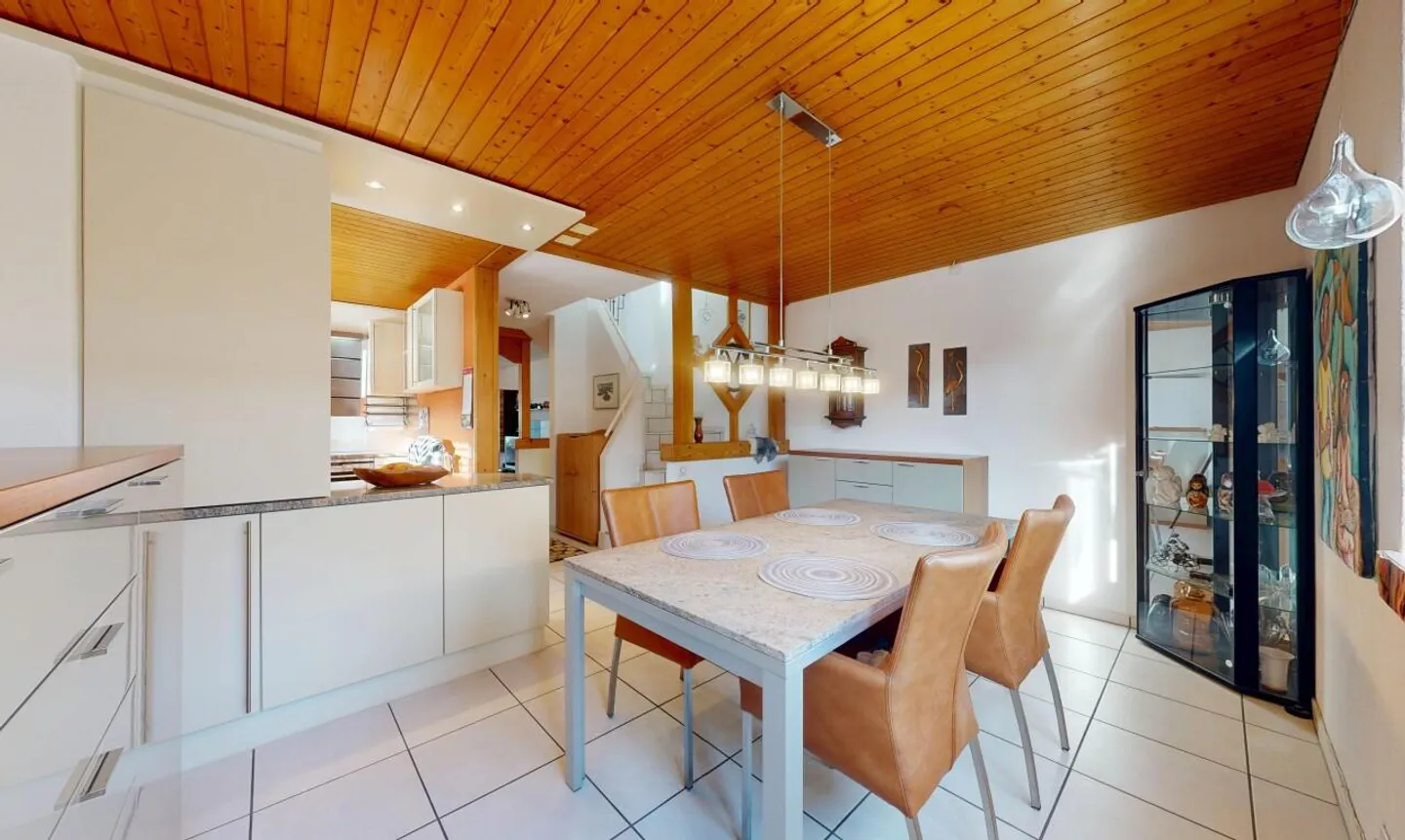 Casa angolare in una posizione tranquilla - Foto 4 di 11