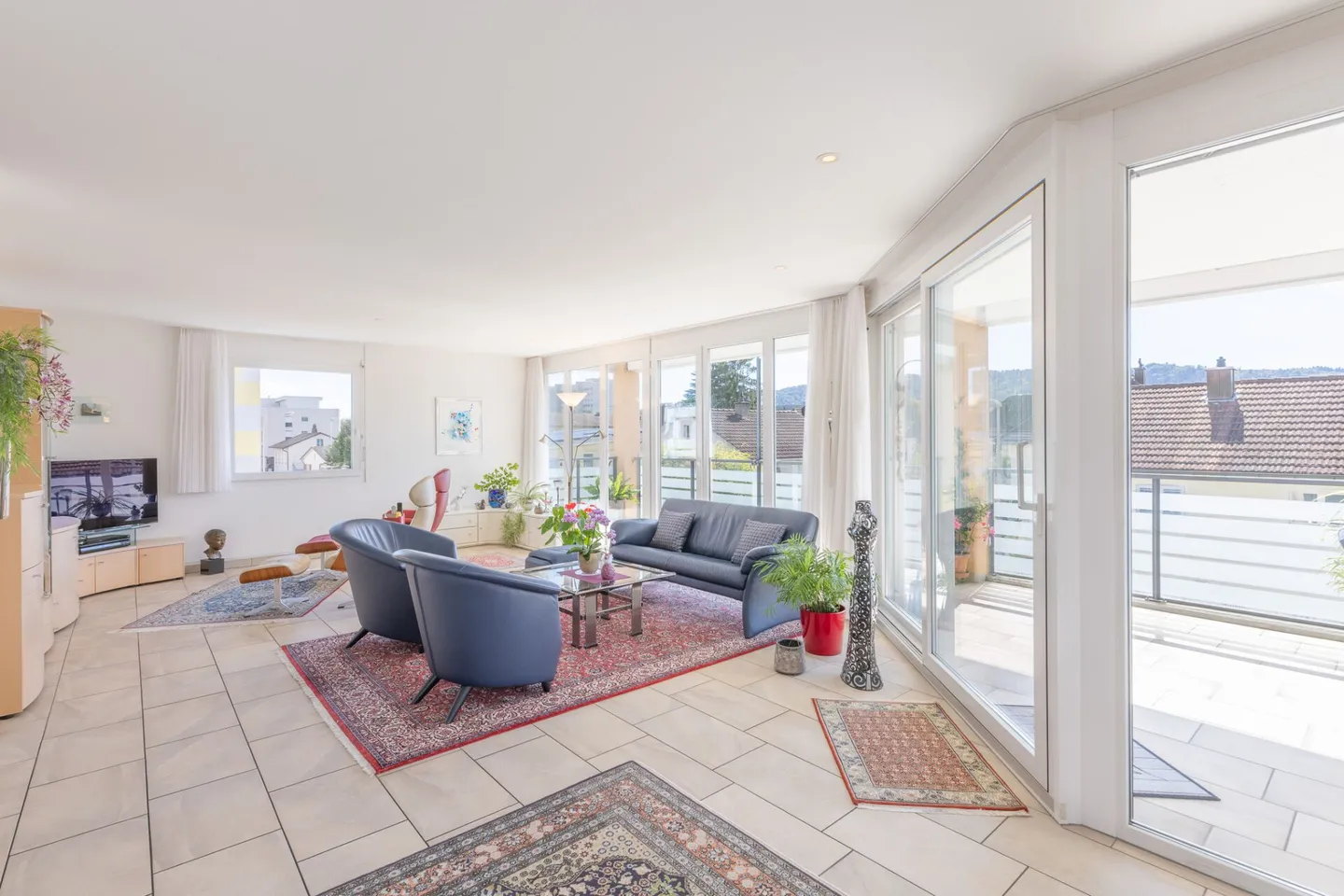 Well-maintained and spacious condominium in the heart of Wettingen - Photo 5 of 12