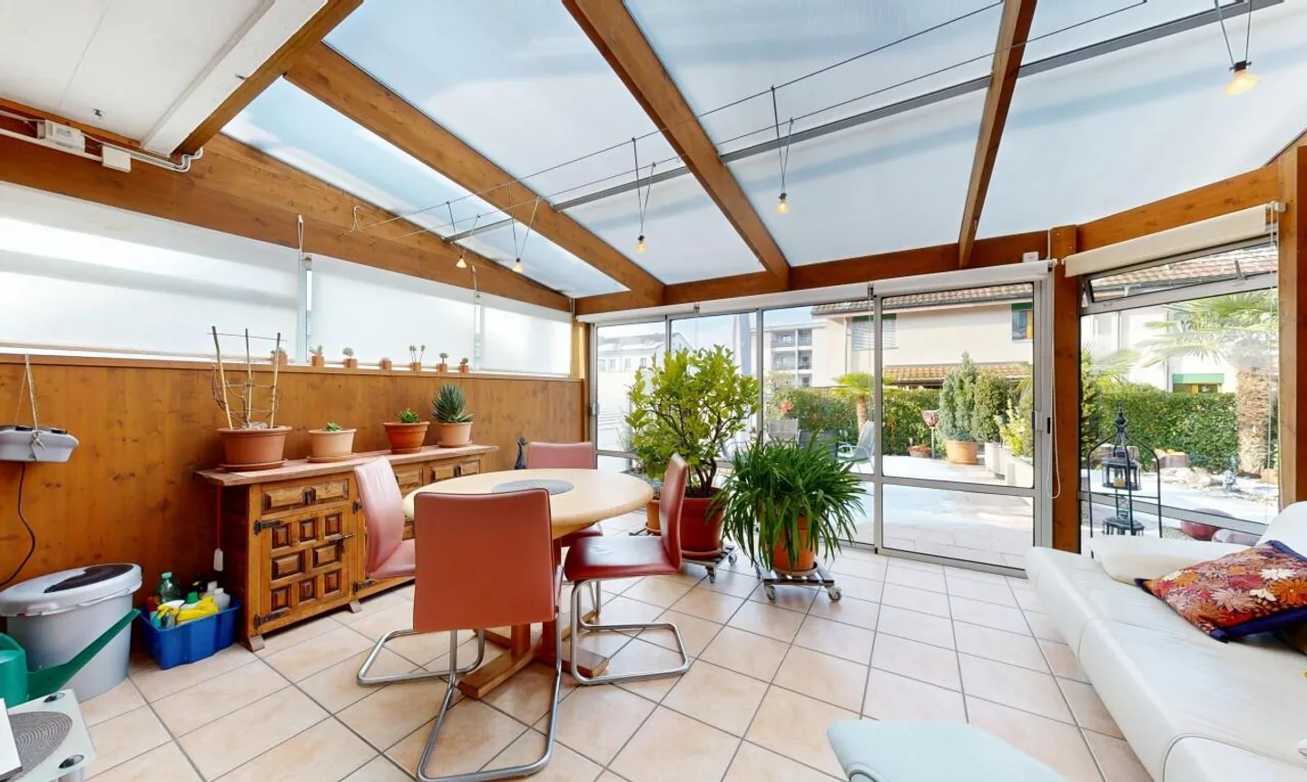 Casa angolare in una posizione tranquilla - Foto 7 di 11