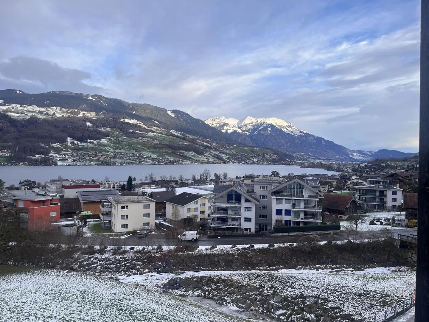 Grosszügige 4.5-Zimmer-Dachwohnung mit traumhafter Seesicht - Foto 5 von 10