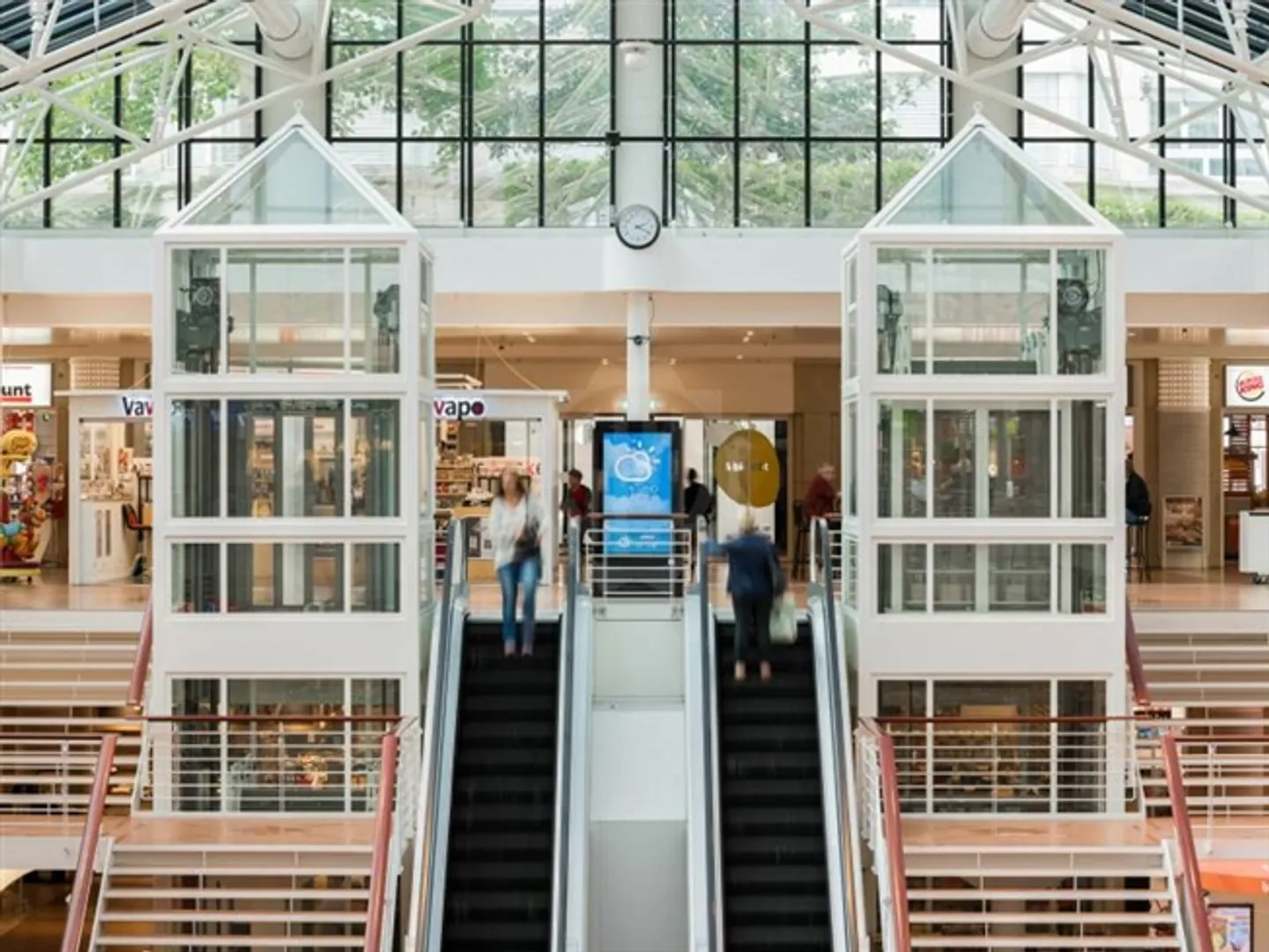 Beautiful Arcade - Geneva - Photo 3 of 4