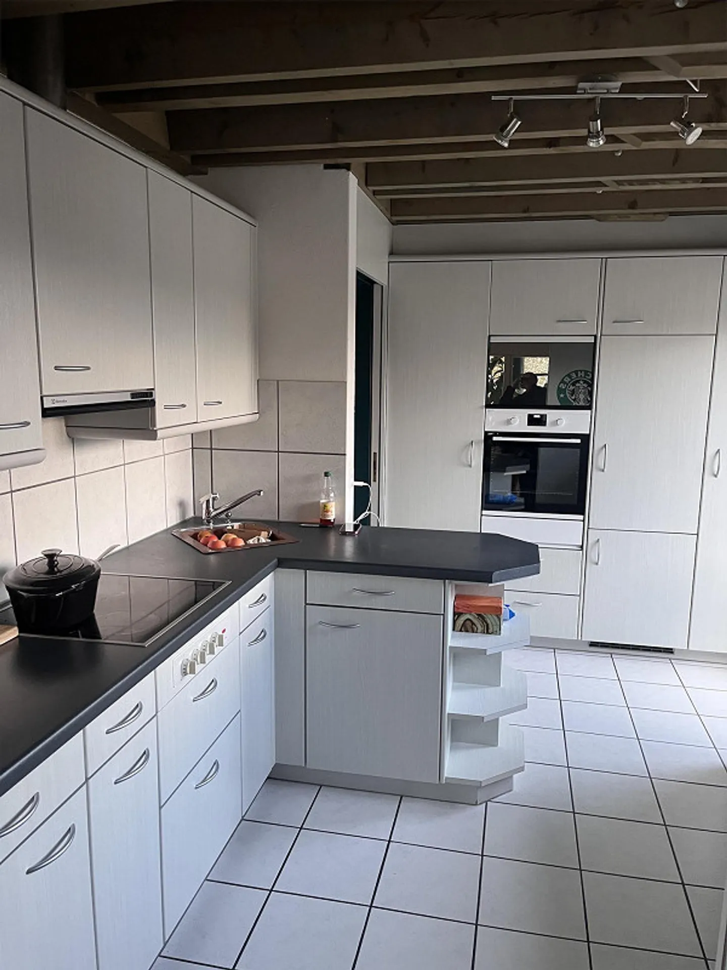 Grosszügige 4.5-Zimmer-Dachwohnung mit traumhafter Seesicht - Foto 3 von 10