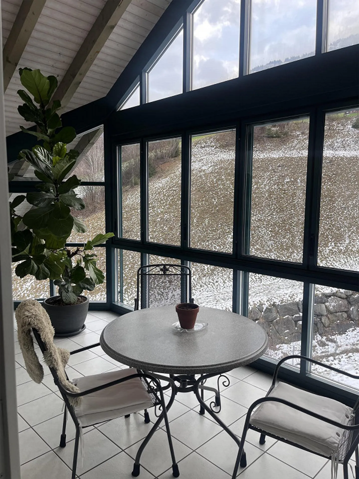 Grosszügige 4.5-Zimmer-Dachwohnung mit traumhafter Seesicht - Foto 6 von 10