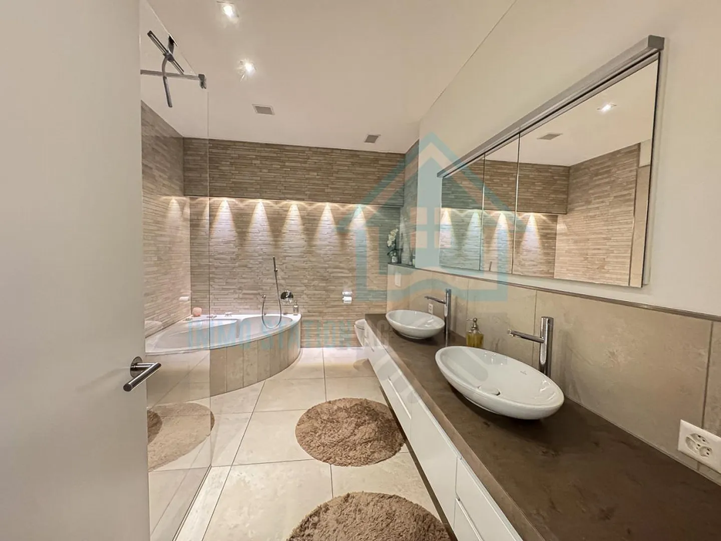 Exclusive Terrace House with Panoramic Views and Highest Living Comfort - Photo 11 of 14