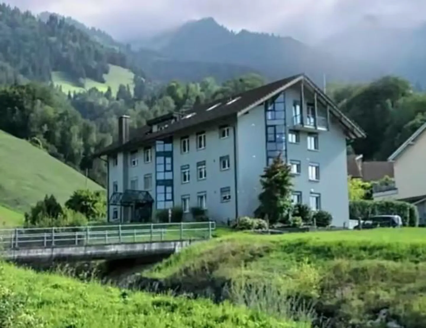 Grosszügige 4.5-Zimmer-Dachwohnung mit traumhafter Seesicht - Foto 10 von 10