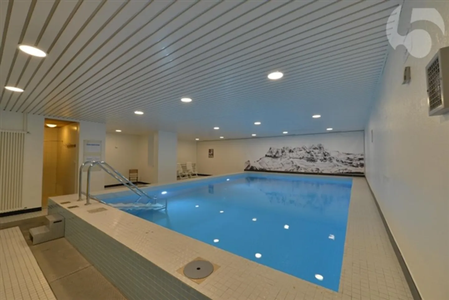 «Ski Trail Studio mit Balkon und Innenpool» - Foto 1 von 7