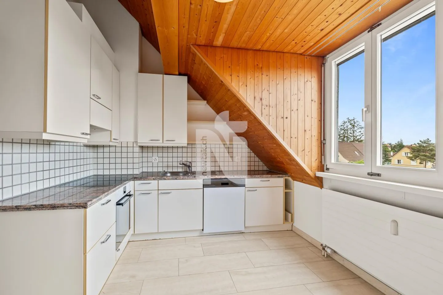 Très bel appartement de 3,5 pièces, situé au centre, avec salle de loisirs, place de parking et part de jardin - Photo 8 sur 10