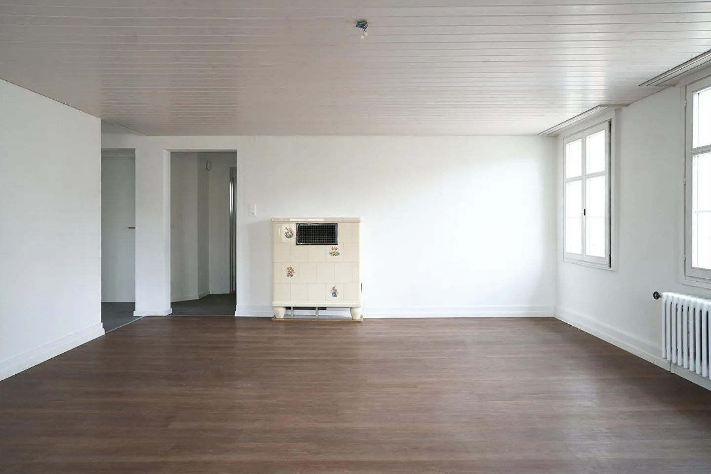 Charming Apartment in a Central Location - Photo 3 of 18
