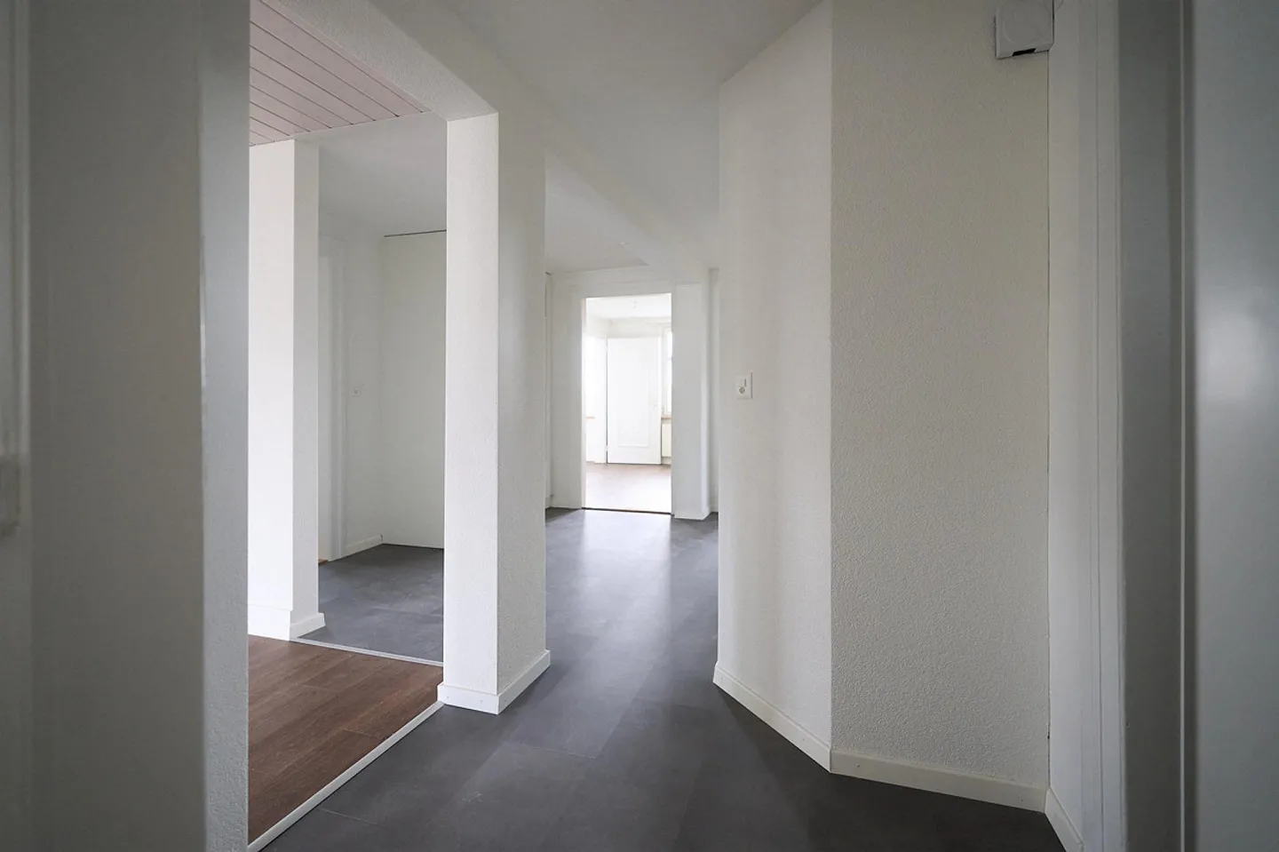 Charming Apartment in a Central Location - Photo 5 of 18