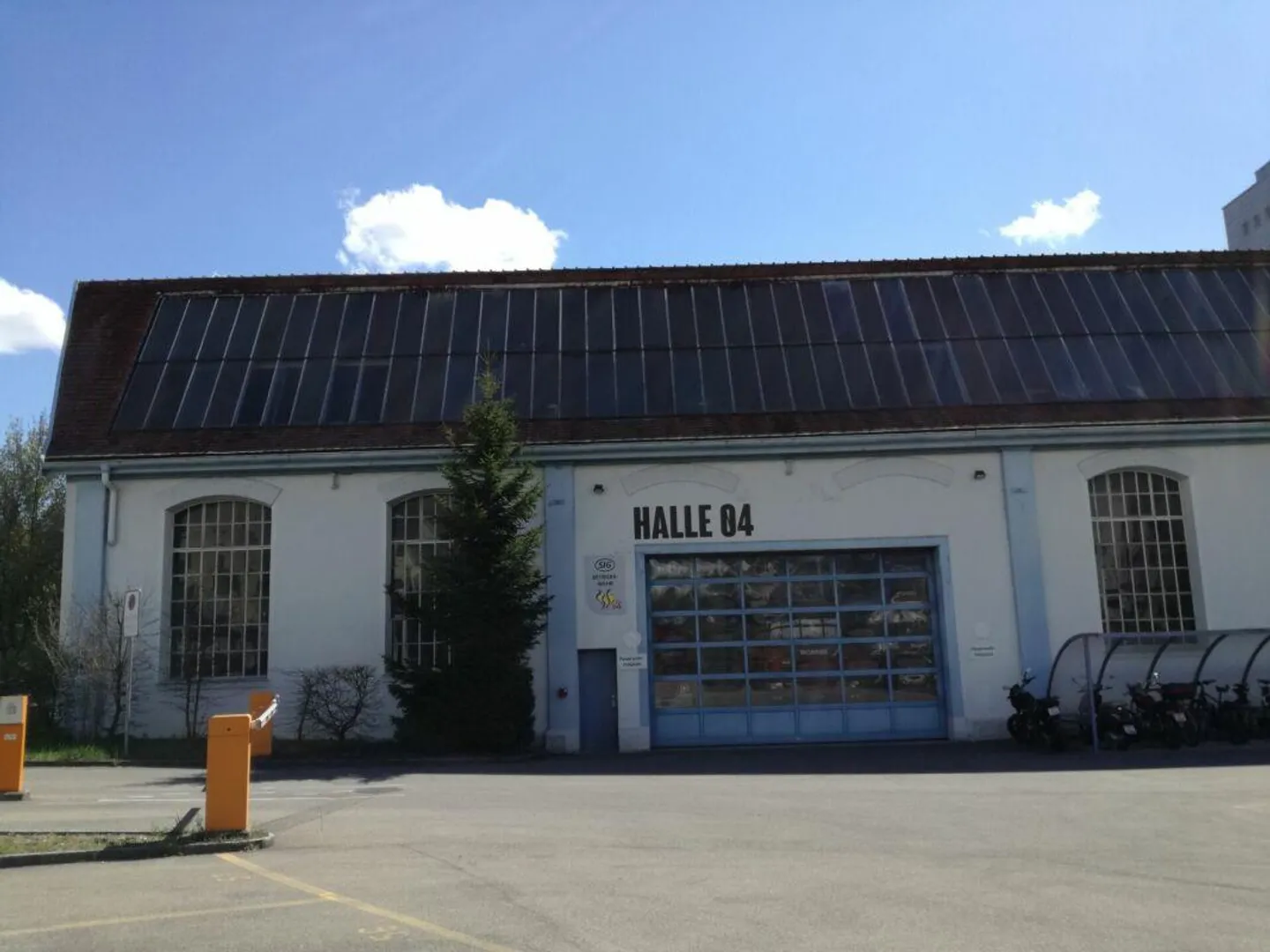 Posto auto centrale a Neuhausen am Rheinfall - Foto 2 di 2