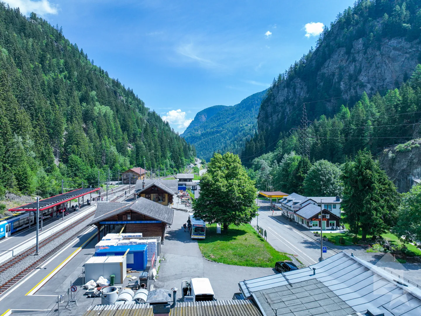 Mixed-use building with ongoing activities - Le Châtelard (VS) - Photo 33 of 33