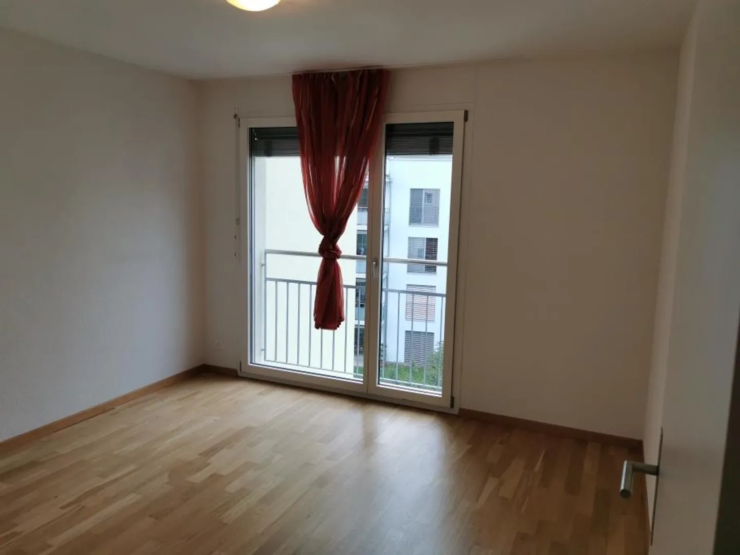 Camera in appartamento condiviso - Foto 2 di 5