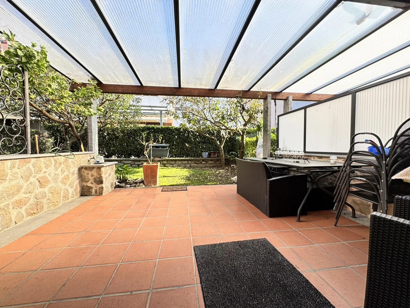 Maison accueillante de 5,5 pièces avec jardin à Caslano - Photo 2 sur 12