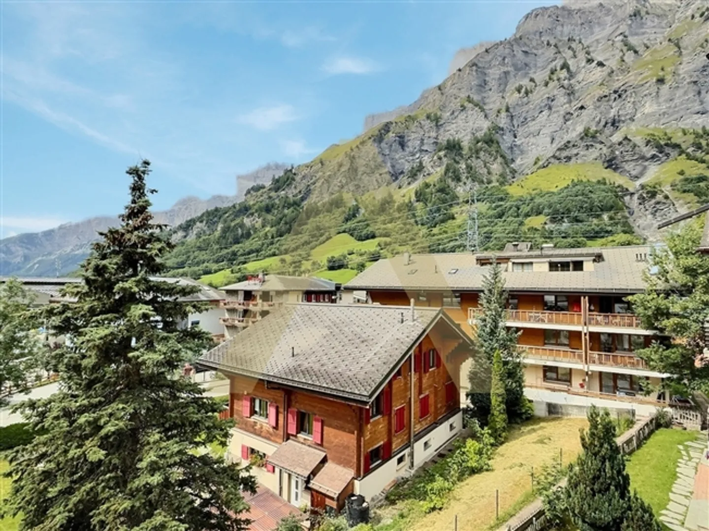 «Helles Studio mit Blick auf das Dorf» - Foto 1 von 7