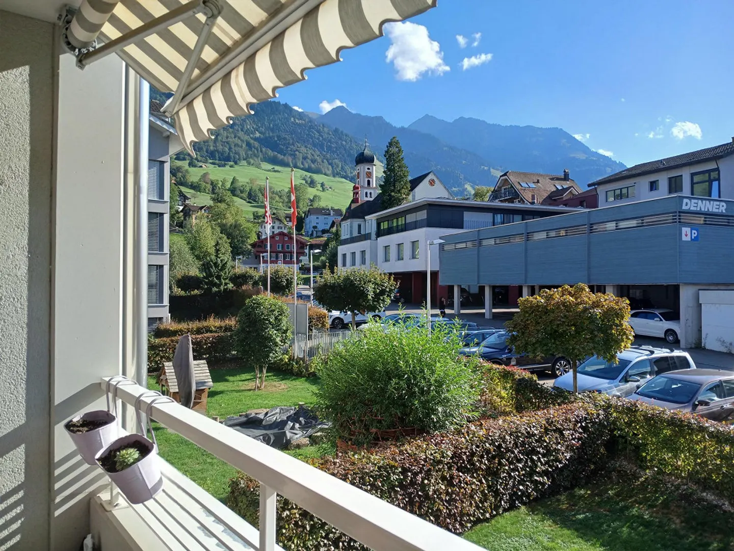 Attractive 4.5 Room Apartment Centrally Located in Sachseln - Photo 1 of 13