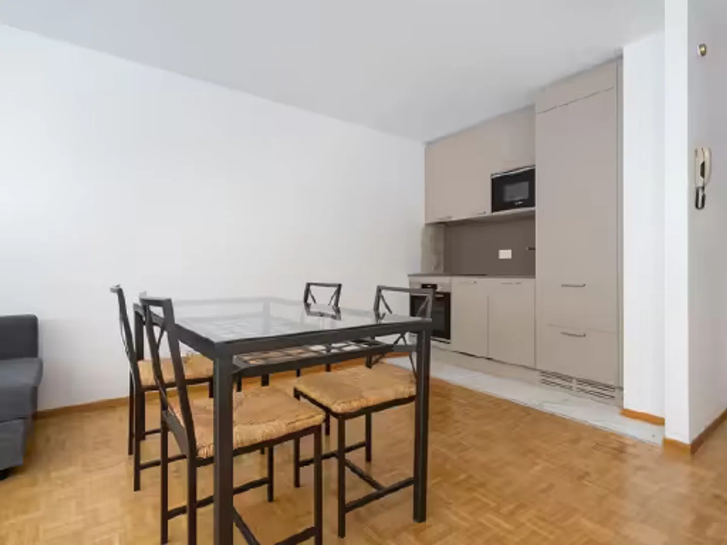 Bright Apartment with Garden Access - Photo 2 of 9