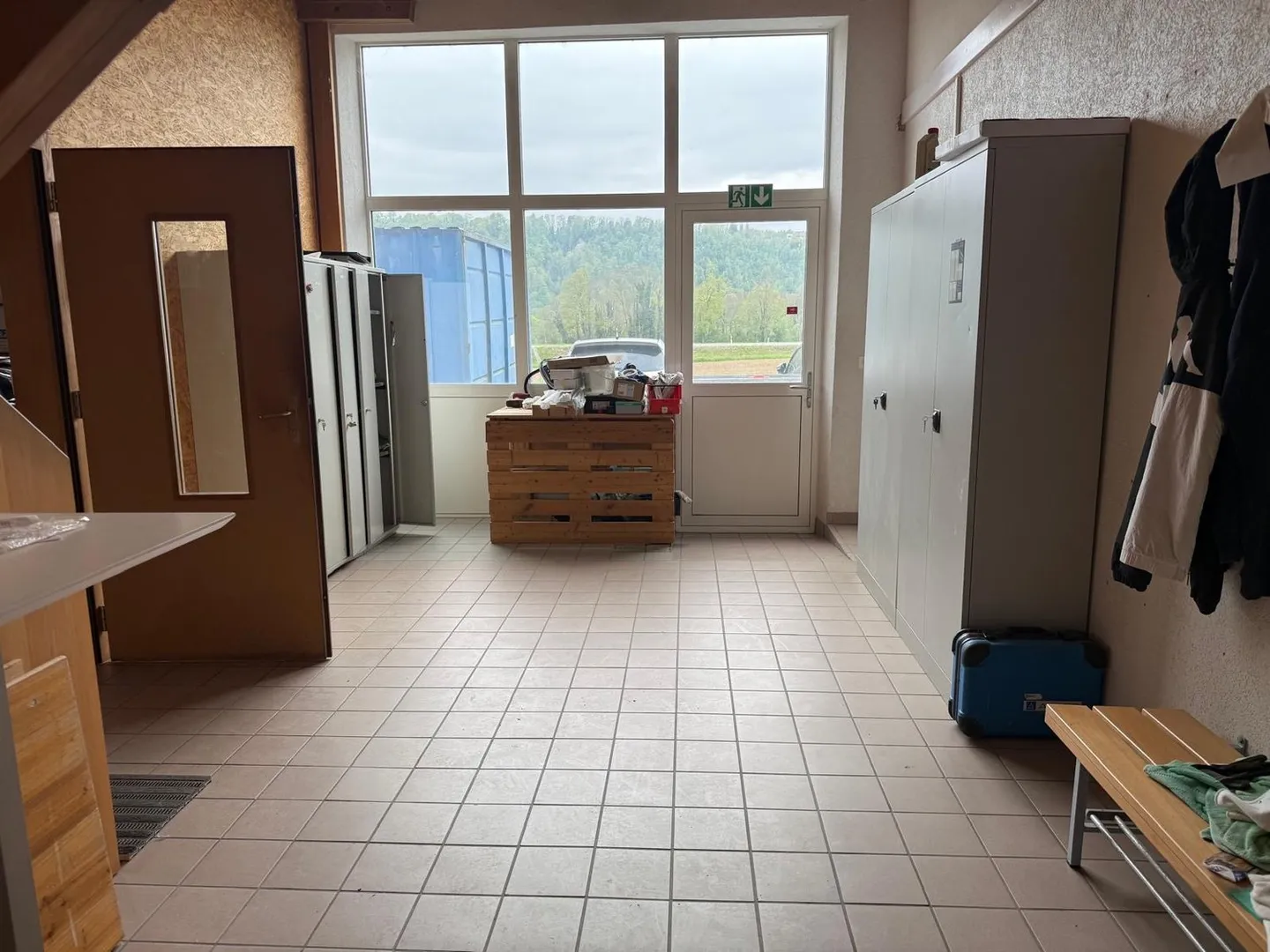 Capannone industriale con ufficio - Foto 4 di 12