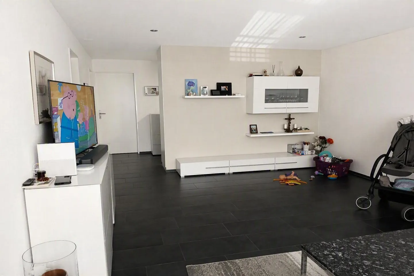 Attractive 4.5 Room Apartment Centrally Located in Sachseln - Photo 3 of 13
