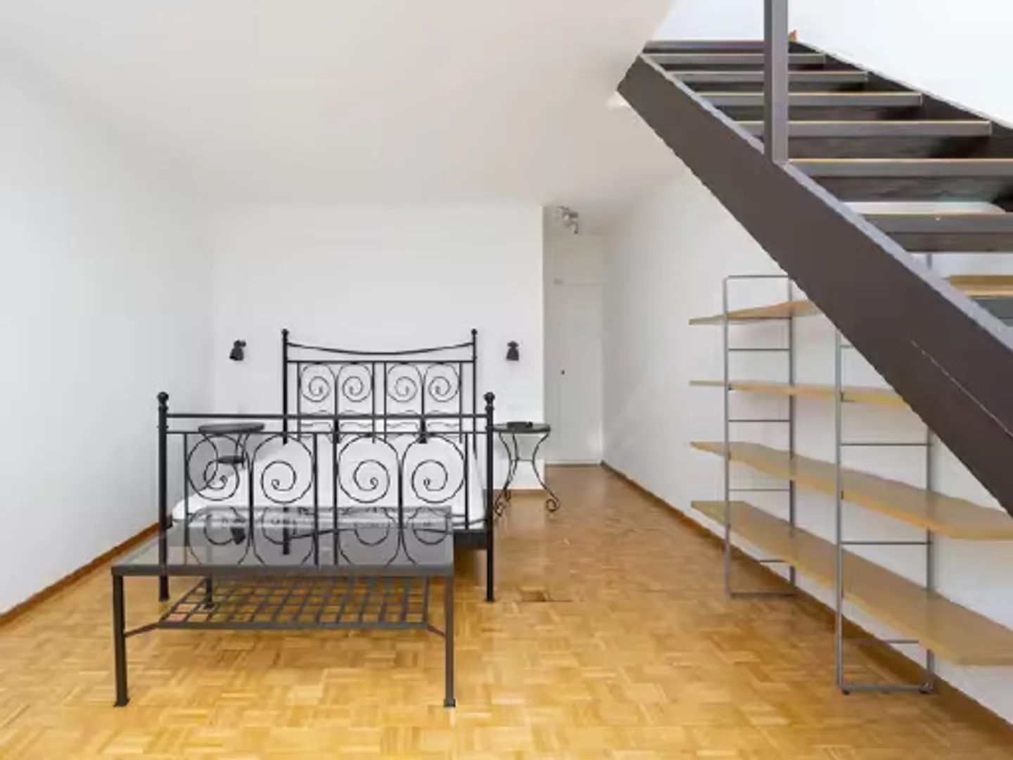Bright Apartment with Garden Access - Photo 4 of 9