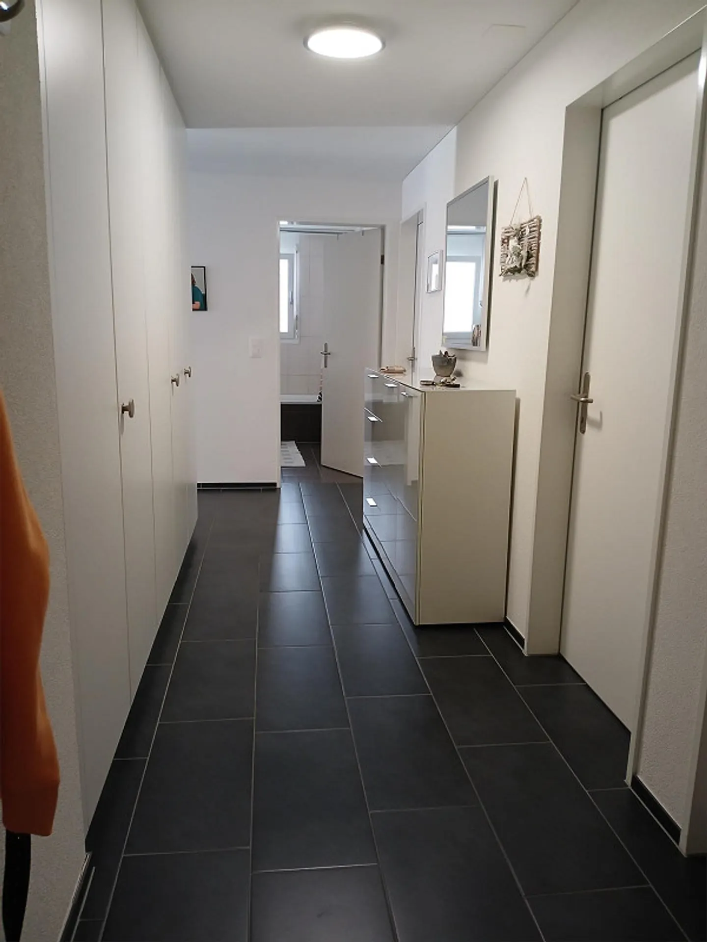 Attractive 4.5 Room Apartment Centrally Located in Sachseln - Photo 8 of 13