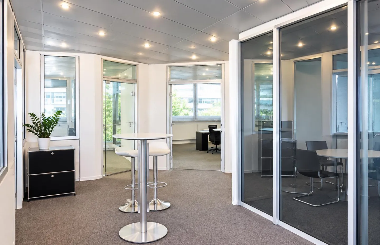 Bureaux lumineux avec entrée privée et 3 places de parking – Sirnach - Photo 3 sur 15