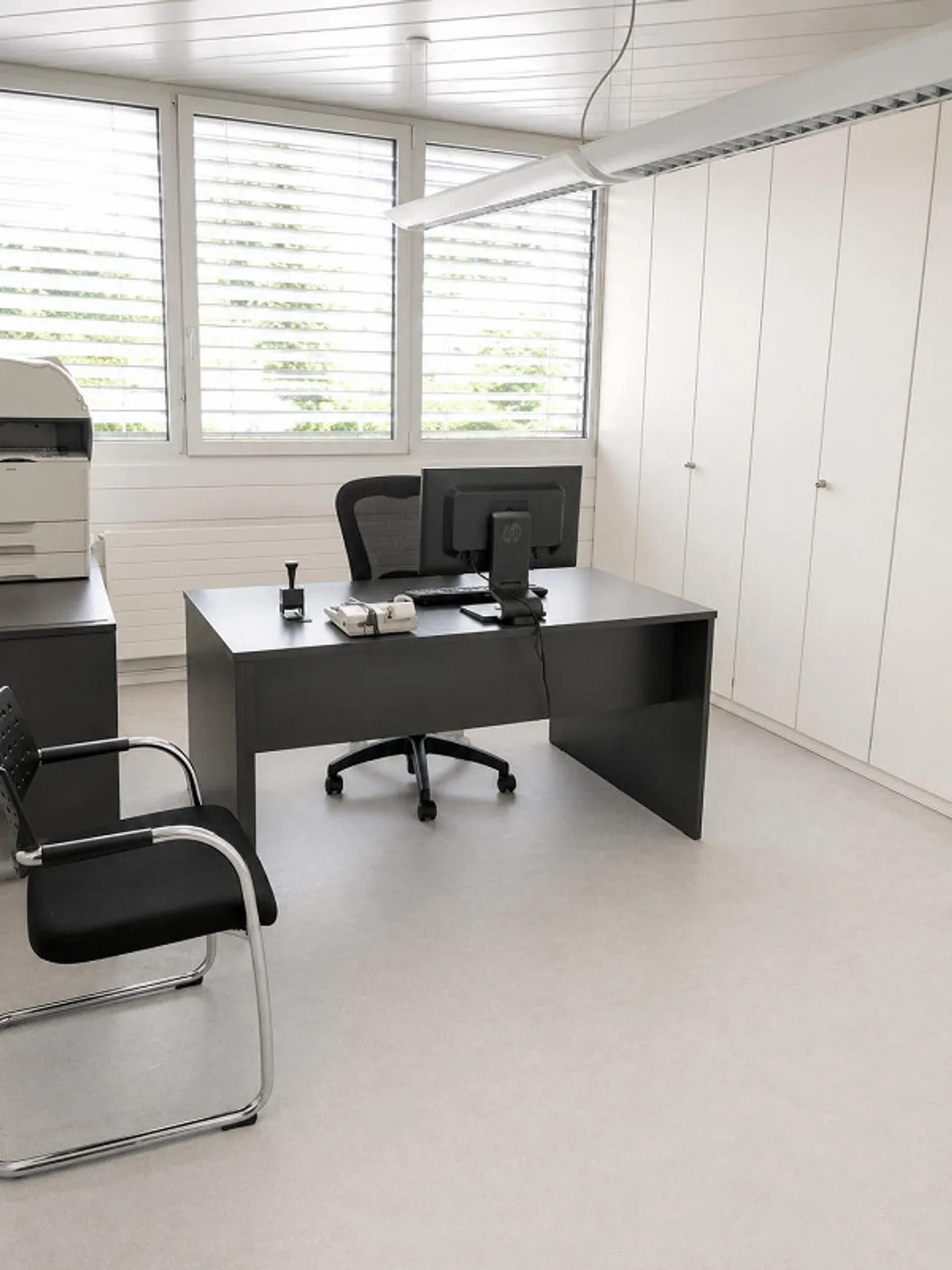 Bureaux lumineux avec entrée privée et 3 places de parking – Sirnach - Photo 9 sur 15