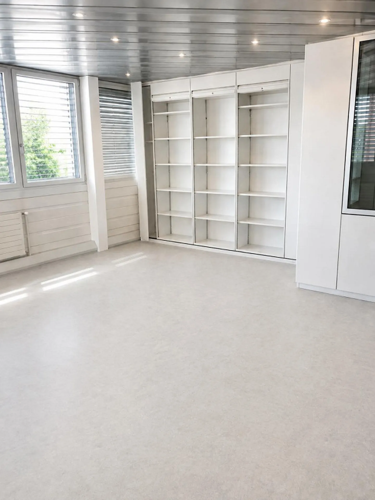 Bureaux lumineux avec entrée privée et 3 places de parking – Sirnach - Photo 12 sur 15